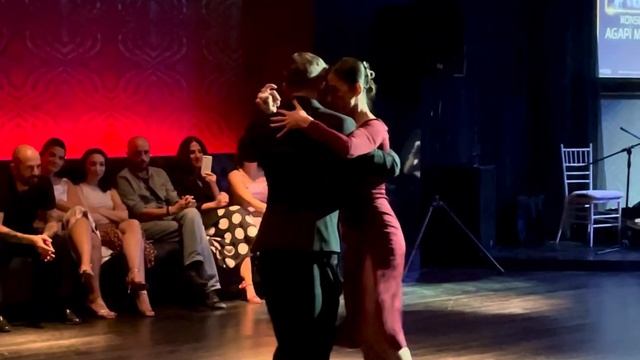 Ozge Hatunoglu & Ibrahim Murat - Tigre Viejo (Fresedo) at Milonga La Viente смотреть онлайн