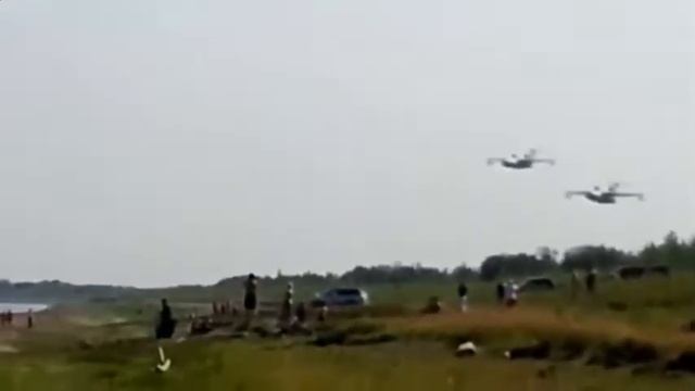 Пожарные самолеты БЕ-200. Забор воды на реке Обь смотреть онлайн