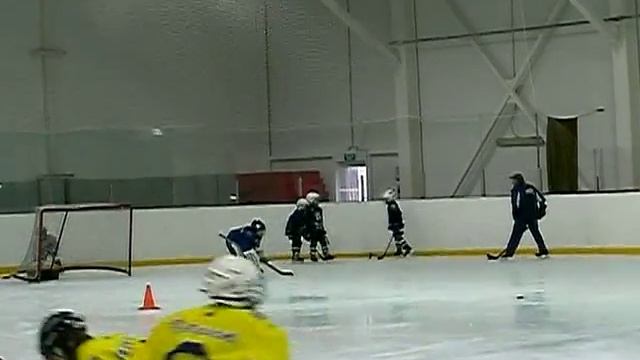 Буллиты начинающих хоккеистов. смотреть онлайн