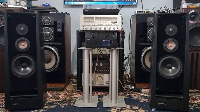 Fine Arts Two by Grundig look inside. Test with #Marantz 2385 Class AB & #Pioneer X-HM82 Class D смотреть онлайн