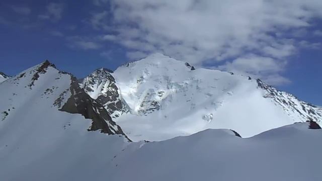 Вид на Иикту с перевала. Горный Алтай. Июнь 2013 г. смотреть онлайн