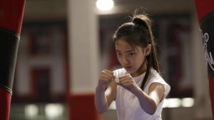 Кунг-Фу Девушка (краткий пересказ фильма)