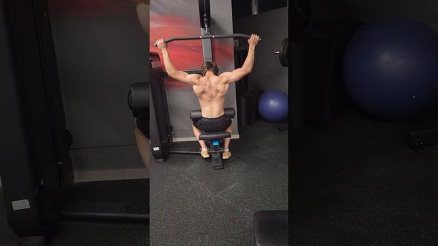 ШИРОЧАЙШАЯ в 15ЛЕТ. Нижняя часть трапеции тоже хорошо выделяется #спина #дети #берсерк #трапеции смотреть онлайн