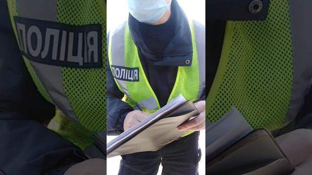 Какая это полиция??? то удостоверение в машине, то значок не видведино на мисто где прецепить😂😂😂 смотреть онлайн