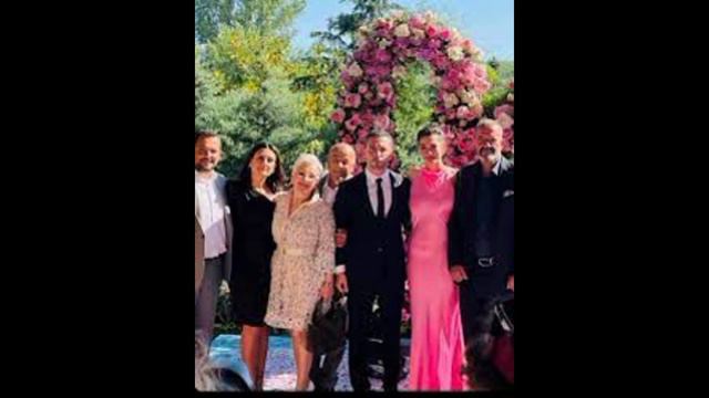 ¡Los que asistieron a la boda de Demet Özdemir y Oğuzhan se sorprendieron! смотреть онлайн