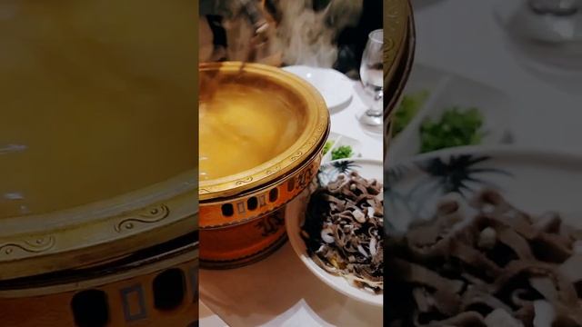 Варим говяжий рубец в китайском самоваре! Это известное блюдо пекинской кухни:)) смотреть онлайн