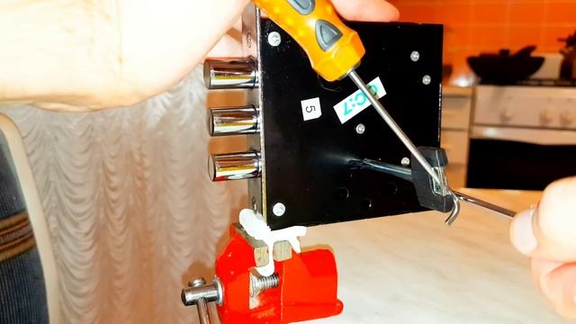 [ 70 ] КАК БЫСТРО ВСКРЫТЬ СУВАЛЬДНЫЙ ЗАМОК MASTER LOCK смотреть онлайн