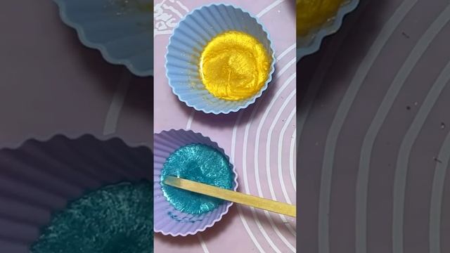 Как сделать Модные СЕРЁЖКИ из эпоксидной смолы своими руками #shorts смотреть онлайн