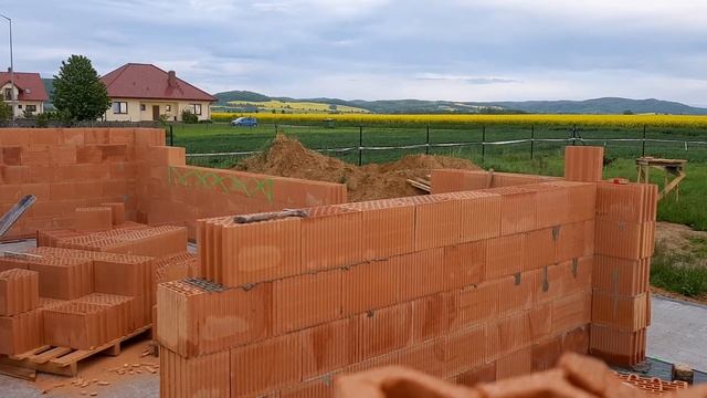 новый способ кладки блоков керамических в Польше без раствора чисто на клей смотреть онлайн