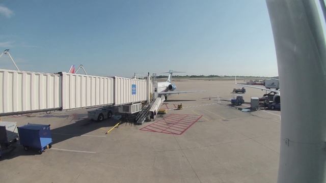 St Louis Airport Timelapse - GoPro смотреть онлайн