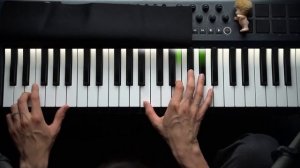 Окончил музыкалку, но не умеешь играть песни по-простому? [Аккомпанемент на фортепиано]