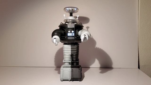 Diamond Select Lost In Space Robots Review And Some Fun Convention Pics смотреть онлайн