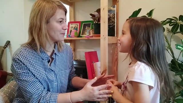 Урок английского для детей с нуля : печем праздничный пирог для Лео. Приготовьте материалы и вперед смотреть онлайн