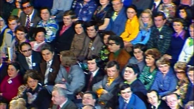 С Первомаем, друзья! Любовь, комсомол и весна. смотреть онлайн