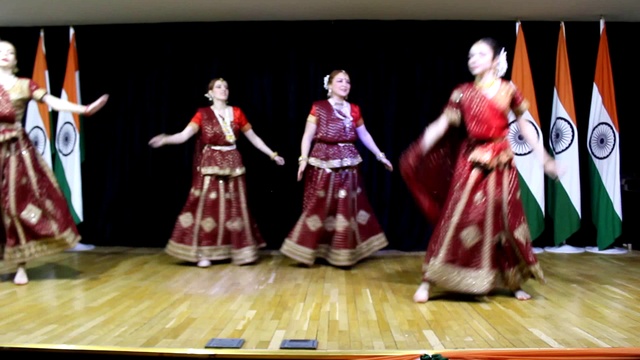 Nagade Sang Dhol Baje 
