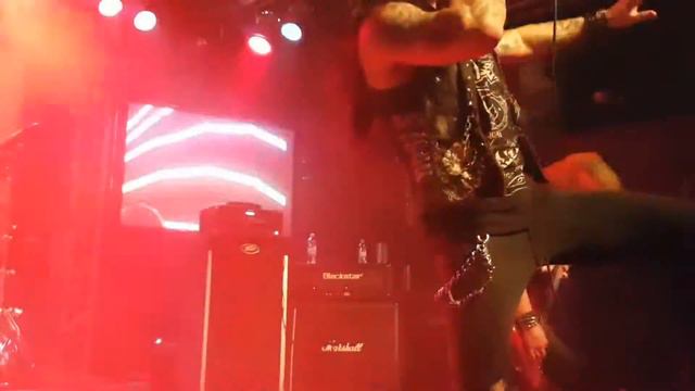 Crashdïet "Tikket" (Jamie Anderson vocals) @ Göta Källare - Rest In Sleaze festival 2016 смотреть онлайн