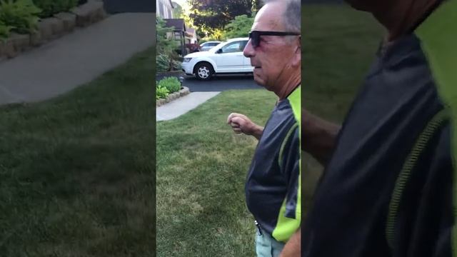Papau’s new glasses to fix being color blind смотреть онлайн