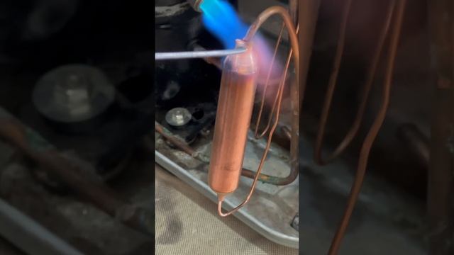 Пайка меди припоем П14 и дешевым китайским газом!Не морозит холодильник Шарп!+79629866161Москва и М смотреть онлайн