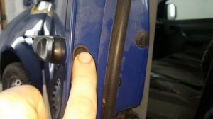 Как снять ручку двери Фольксваген Кэдди (Caddy)