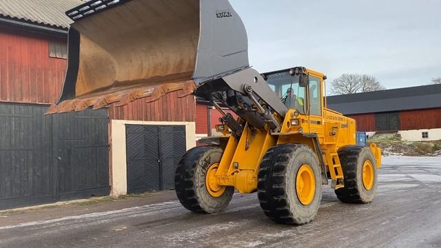 Köp Hjullastare Volvo BM L180 på Klaravik смотреть онлайн