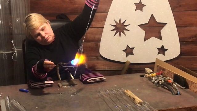 Как делают ёлочные игрушки | Клавдиевская фабрика елочных игрушек смотреть онлайн