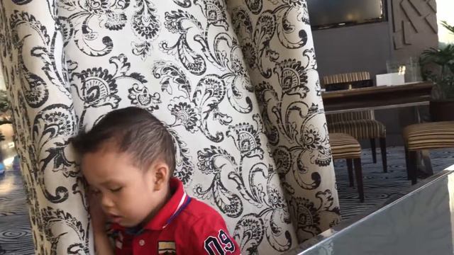 Wake-up Call by Travis at the Lobby of Acacia Hotel Alabang смотреть онлайн