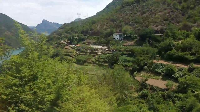 Албания Серпантин по пути к озеру Коман смотреть онлайн