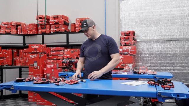 Milwaukee Cordless Unboxing: Personal Lighting