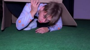 Света Кемер спасает Диму от Радужных Друзей!