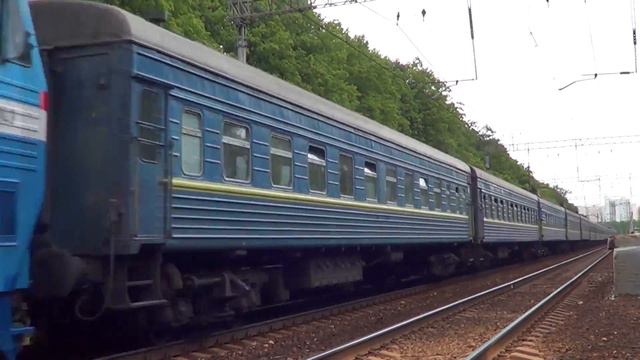 Электровоз ЧС7-043 "Виктор Бирюков" с пассажирским поездом №61 "Москва - Николаев" смотреть онлайн