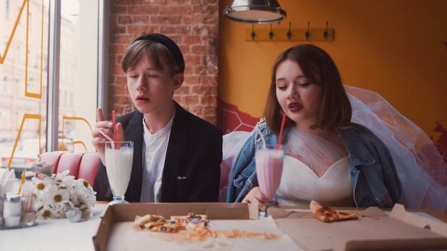 "Выходи за меня" на разных языках мира. Просто смотрите, слушайте, повторяйте и запоминайте! смотреть онлайн