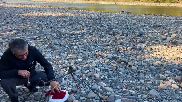 Вот Так Мы Отдыхаем В Дали От Жён! Дикая Жареная Рыба, Уха На Костре И Сочная Курица Гриль. смотреть онлайн