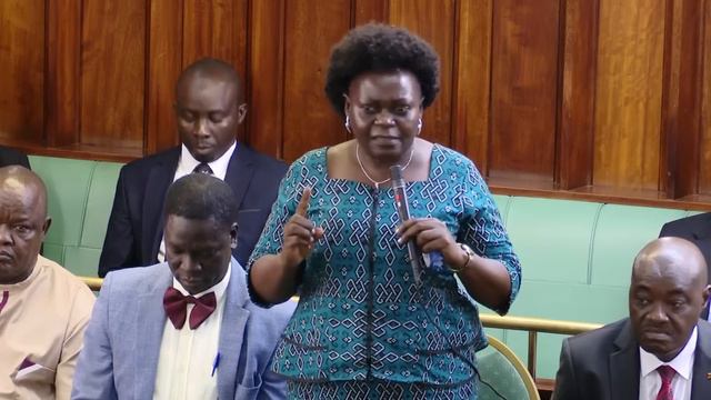 Deputy Speaker tells Ssemujju Nganda to prove that President Museveni owns a school смотреть онлайн