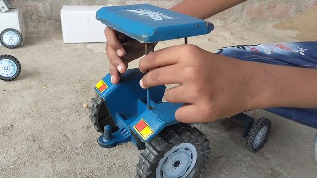 Mini Blue tractor trolley tyres re - fitting tractor video смотреть онлайн