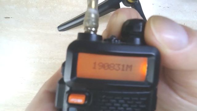 BAOFENG UV-5R Версия и напряжение смотреть онлайн