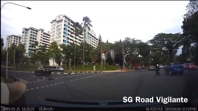 25jan2019 junction of Ang mio kio ave 1 cyclist rolled over by toyota harrier #SLV3321X смотреть онлайн