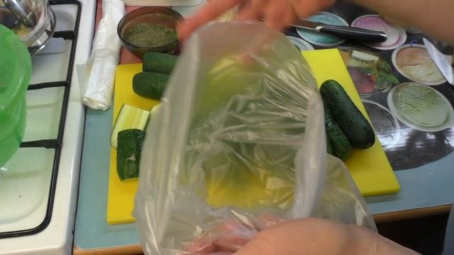 Малосольные огурцы в пакете (ленивый рецепт) смотреть онлайн