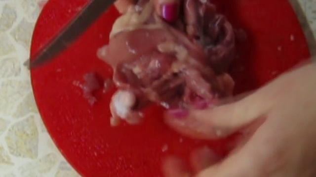 Как удалить кости из куриного окорочка смотреть онлайн