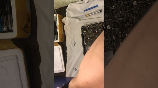 замена крышки Macbook Pro A1278