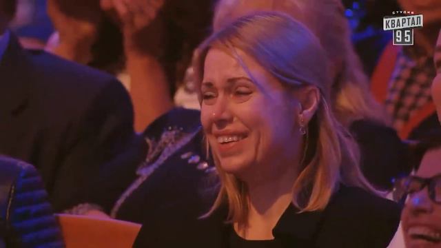 Кризис в стране. Жена решила избавиться от любовницы мужа. Угар прикол порвали зал смотреть онлайн