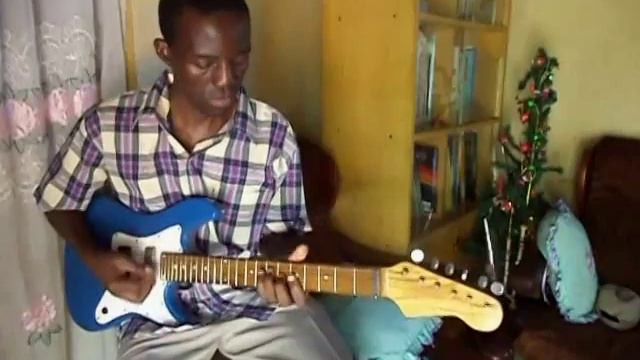 Practising a Diblo Dibala's EXTRA BALL Guitar смотреть онлайн