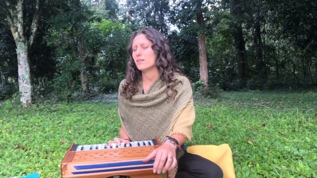 Radhe Radhe Radhe Shyam - Mantra Harmonium - Lyrics And Chords