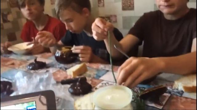 Первые грибы. Картошка в горшочках. Все на огород. смотреть онлайн