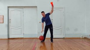 Как улучшить дриблинг в баскетболе // Упражнения для ведения мяча с конусом