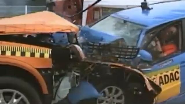 Краш-тест: лобовое столкновение Volkswagen Golf vs. Volvo XC90 и KIA Sorento смотреть онлайн