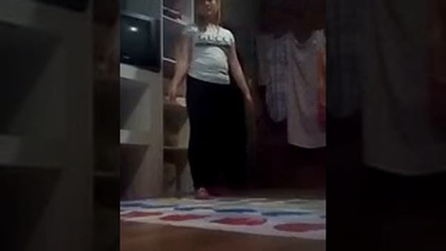 Играем в твистер смотреть онлайн