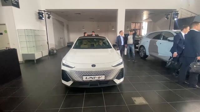 Презентация кроссовера Changan UNI-V смотреть онлайн