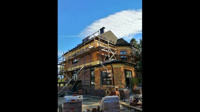 Ремонт фасада коттеджа с искусственным камнем и декоративной штукатуркой смотреть онлайн