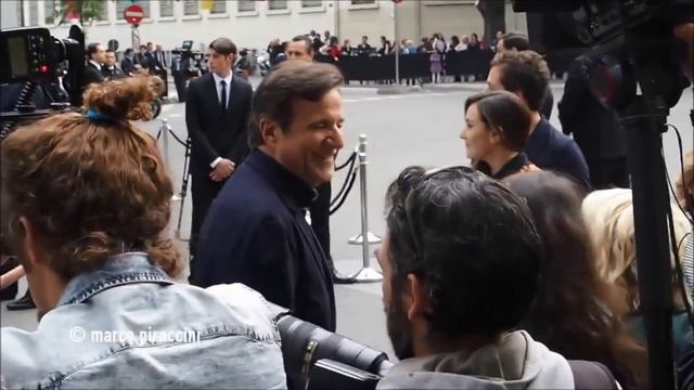 Aishwarya's arrival for Armani Silos смотреть онлайн