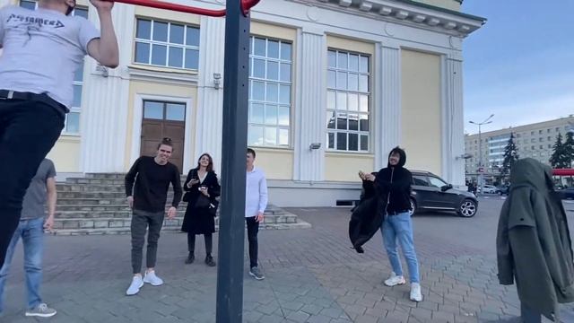 Разношу ШКОЛЬНИКОВ на турниках? ЗАРУБА в центре МИНСКА. смотреть онлайн